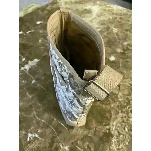 Land’s End Quilted Crossbody bag - Picture 4 of 11